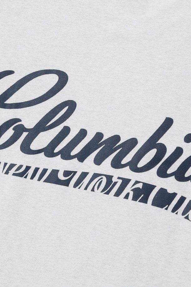 CU BIG WAVE LOGO S/S 티셔츠 라이트멜란지는 캐주얼, 미니멀, 스트리트 스타일을 즐기는 분들을 위한 반팔 티셔츠입니다. 봄, 여름 시즌에 어울리는 공용 의류로, 동네 마실룩이나 여행룩에 적합합니다. 부드러운 면 소재로 제작되었으며, 오버핏으로 편안한 착용감을 선사합니다. 라운드넥 디자인에 앞면과 뒷면에 빅웨이브 로고 프린팅, 그리고 Columbia University in the City of New York Est. 1754 그래픽이 돋보입니다. 라이트멜란지, 블랙 블루 다크 네이비, 내추럴 베이지 3가지 색상으로 만나보세요.
