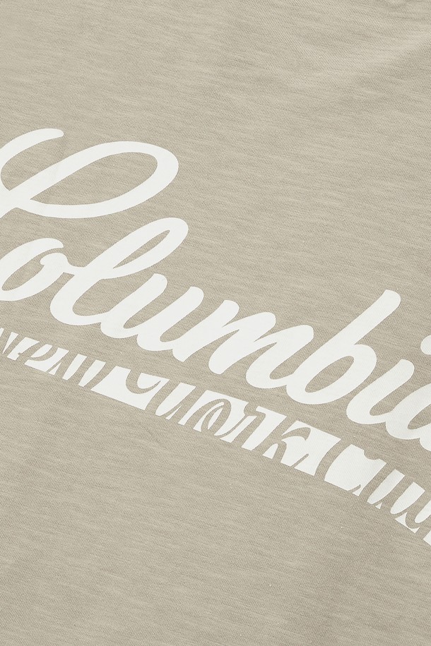 CU BIG WAVE LOGO S/S 티셔츠 내추럴베이지는 편안한 착용감의 면 소재로 제작된 반소매 티셔츠입니다. 25S/S 컬렉션으로, 빅웨이브 로고 프린팅이 앞면과 뒷면에 디자인되어 캐주얼한 무드를 연출합니다. 넉넉한 오버핏, 라운드넥으로 제작되었으며, 일상 및 가벼운 여행룩에 적합합니다. 내추럴베이지 외에도 블랙 블루 다크 네이비, 라이트 멜란지 컬러를 만나볼 수 있습니다. 자유로운 실루엣으로 미니멀, 스트리트 스타일을 즐기기에 좋습니다.
