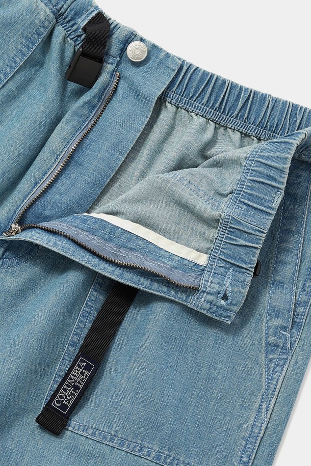 콜롬비아 트라잔 라벨 벨티드 데님 쇼츠 팬츠 라이트데님은 남녀 모두 착용 가능한 데님 반바지입니다. 라이트 데님 컬러의 무지 디자인으로, 캐주얼, 스포티 스타일을 연출하기 좋습니다. 허리 전체 밴딩과 벨트가 포함되어 편안한 착용감을 제공하며, 아웃포켓과 콜롬비아 트라잔 라벨 디테일, 백포켓으로 포인트를 더했습니다. 봄, 여름 시즌에 일상, 캐주얼, 여행, 휴가 등 다양한 TPO에 활용할 수 있는 루즈핏, 레귤러핏 반바지입니다. 면과 데님 혼방 소재로 제작되어 보통 두께감을 가지며 편안한 착용감을 선사합니다.
