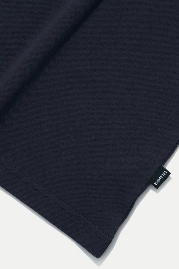 CU 아치 로고 티셔츠 크라운 네이비는 일상 속 캐주얼 스타일을 완성하는 반소매 티셔츠입니다. 부드러운 촉감의 200G 싱글 저지 면 소재로 제작되어 편안한 착용감을 선사합니다. 릴랙스핏 라운드넥 디자인에 아치 로고 프린팅과 콜롬비아 로고 포인트 라벨이 돋보입니다. 봄, 여름 시즌에 동네 마실룩, 여행룩 등 다양한 TPO에 활용 가능하며, 미니멀, 클래식 스타일을 즐기는 분들께 추천합니다. 크라운 네이비, 블랙, 화이트 라이트 멜란지, 오트밀 4가지 색상으로 만나보세요.
