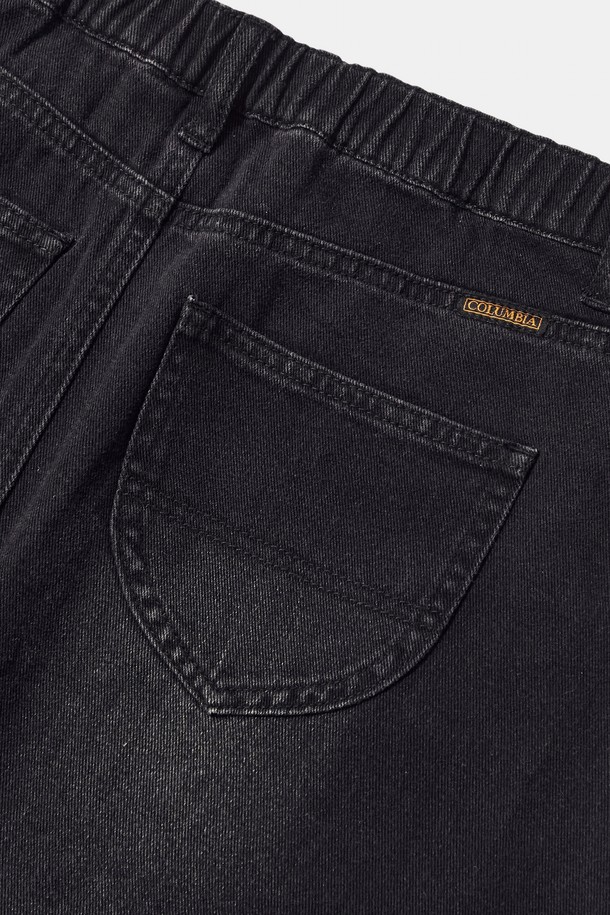 TRAJAN 라벨의 블랙진 데님 롱 스커트입니다. 캐주얼하고 트렌디한 스타일로, 봄, 여름, 가을에 착용하기 좋습니다. 11oz 두께의 뻣뻣한 데님 소재로 제작되었으며, A라인 핏으로 편안하게 착용할 수 있습니다. YKK 지퍼를 사용하여 튼튼하며, TRAJAN 라벨 포인트로 디자인의 완성도를 높였습니다. 데이트룩, 쇼핑룩, 카페룩 등 다양한 TPO에 활용 가능하며, 미니멀, 클래식 스타일을 즐기는 분들께 추천합니다.
