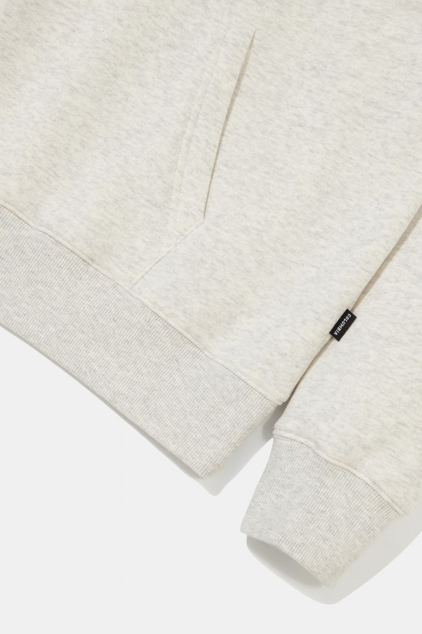 90'S ARCH 플리스 후디_오트밀은 부드러운 촉감과 우수한 보온성을 자랑하는 후드티입니다. 오트밀과 라이트밀란지 두 가지 컬러로 선보이며, 캐주얼 및 스포티한 스타일을 연출하기 좋습니다. 전면에 90'S ARCH 로고 프린팅이 돋보이며, COLUMBIA 사이드 라벨로 포인트를 더했습니다. 세미오버핏으로 편안하게 착용 가능하며, 가을, 겨울철 데일리룩, 집콕룩, 산책룩에 활용하기 좋습니다. 두꺼운 두께감과 플리스 안감으로 따뜻함을 더했습니다.
