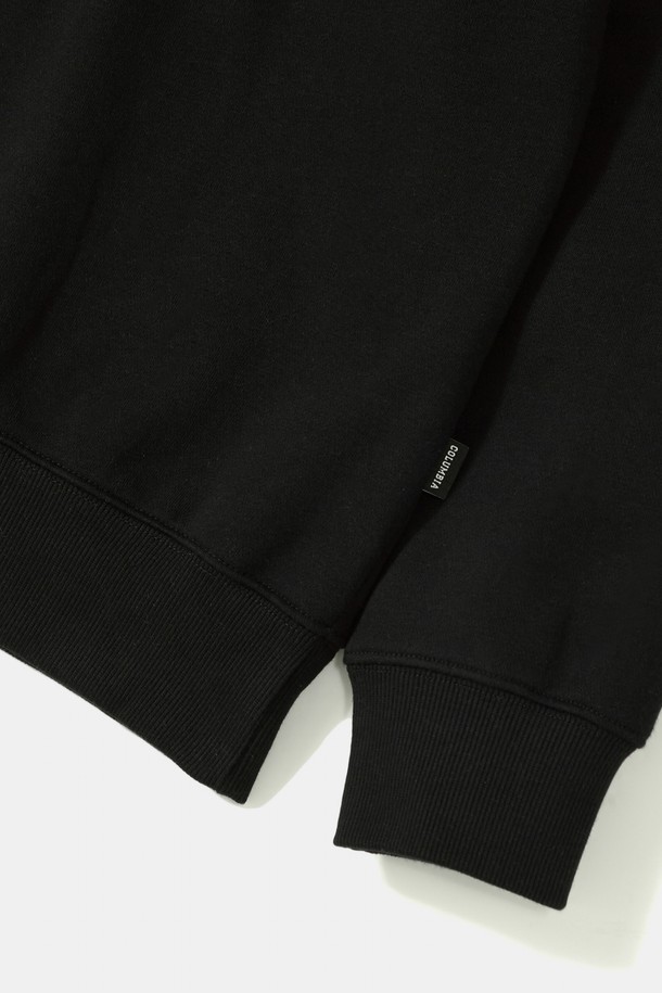 1754 아치 부클 플리스 크루넥_블랙은 캐주얼 및 스포티 스타일을 연출하기 좋은 남녀 공용 맨투맨입니다. 부드러운 플리스 안감과 두꺼운 두께감으로 가을, 겨울 시즌 보온성을 높였으며, 일상과 캐주얼한 분위기를 연출하기에 좋습니다. 블랙과 그레이 두 가지 색상으로 출시되었으며, COLUMBIA (컬럼비아) ARCH (아치) 부클 자수와 COLUMBIA (컬럼비아) FLAG (플래그) 와펜으로 포인트를 더했습니다. 세미 오버핏과 라운드넥 디자인으로 편안한 착용감을 제공하며, 긴 소매 기장으로 따뜻함을 더했습니다. 집콕룩, 산책룩 등 다양한 TPO(Time, Place, Occasion)에 활용하기 좋습니다.
