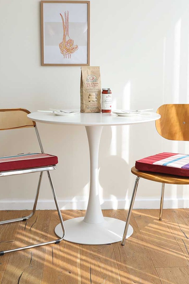 [오리고] 오가닉면 사각 방석 샌디글로우 2종은 GOTS 인증 오가닉 코튼을 사용하여 부드러운 촉감을 선사하며, 수작업으로 제작되어 자연스러운 멋을 더합니다. 레드, 화이트, 블루, 퍼플 등 다양한 색상의 스트라이프 패턴으로 내추럴하면서도 모던한 분위기를 연출하며, 친환경 소재와 자연 염색, 포름알데히드/중금속/농약/아조염료 무첨가로 안심하고 사용할 수 있습니다. 세탁 가능하여 위생적으로 관리할 수 있으며, 인테리어 및 좌석용으로 활용하기 좋습니다.
