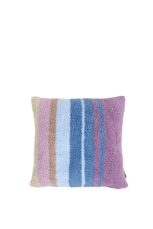 [오리고] 플리스 쿠션커버 50x50는 부드러운 폴리에스터 소재로 제작되어 포근한 착용감을 선사합니다. 양면 극세사 소재로 앞면은 동글동글 양털 텍스처, 뒷면은 벨벳감의 부드러운 텍스처를 느낄 수 있습니다. 칼데라 레이크, 샌디 글로우, 그레이 레오파드, 세피아 레거시, 샌드모스, 플라 베어, 드리미 데이 총 7가지 다채로운 컬러로 출시되었습니다. 정전기 방지 및 보풀 방지 기능으로 사계절 내내 쾌적하게 사용 가능하며, 쿠션 커버, 인테리어 소품, 휴대용 아이템으로 활용할 수 있습니다. 가볍고 부드러운 플리스 쿠션커버로 공간에 따뜻함과 포근함을 더해보세요.
