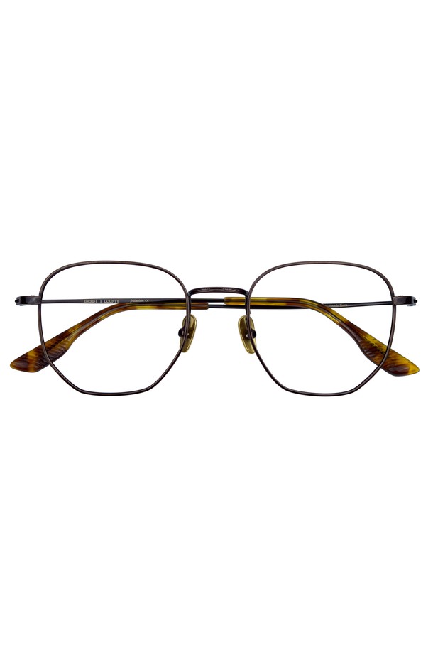 카운티 가벼운 티타늄 안경은 미니멀하고 클래식한 스타일을 추구하는 분들을 위한 제품입니다. 블랙 컬러의 원형 프레임은 심플한 디자인으로, 어떤 스타일에도 자연스럽게 어울립니다. 티타늄 소재를 사용하여 가볍고 편안한 착용감을 제공하며, 일상생활에서 부담 없이 사용할 수 있습니다. 경량 프레임 특징으로 안경을 장시간 착용해도 피로감이 적습니다. 무지 디자인으로 유행을 타지 않고 오래도록 사용할 수 있습니다.
