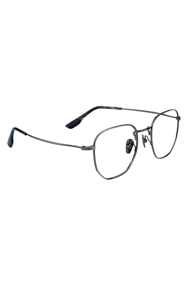 가벼운 착용감의 카운티(County) 티타늄 안경입니다. 심플하고 베이직한 디자인으로, 미니멀하고 클래식한 스타일을 선호하는 분들께 적합합니다. 티타늄 소재로 제작되어 가볍고, 오버사이즈의 프레임 형태와 일자형 브릿지가 특징입니다. 실버 색상으로 어떤 스타일에도 잘 어울리며, 일상생활에서 편안하게 착용할 수 있습니다. 경량 안경테를 찾는 모든 분들께 추천합니다.
