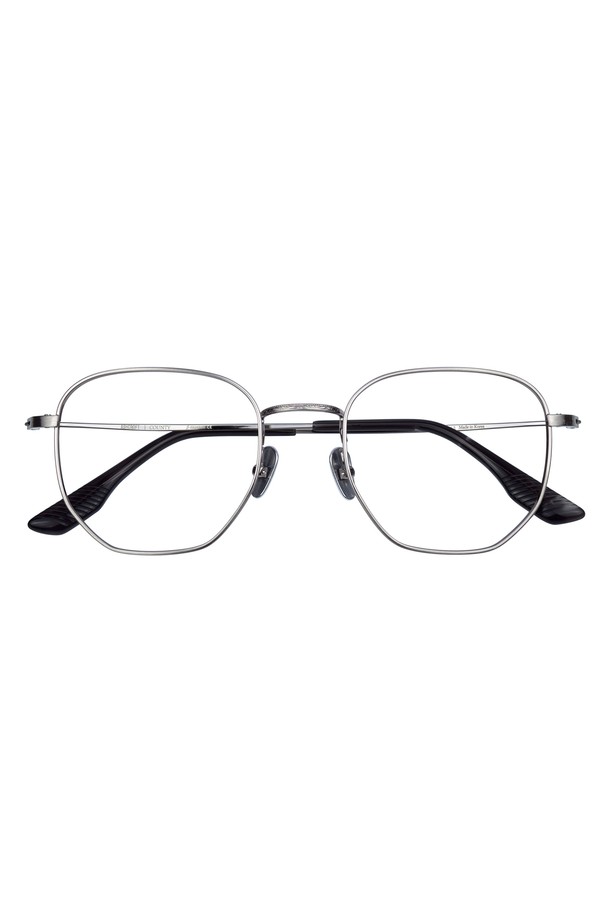 가볍고 편안한 착용감을 선사하는 '카운티' 티타늄 안경입니다. 미니멀하고 베이직한 디자인으로 일상생활에서 부담 없이 착용하기 좋습니다. 티타늄 소재로 제작되어 가볍고 튼튼하며, 원형 프레임과 일반 브릿지가 심플한 매력을 더합니다. 실버 컬러를 포함한 4가지 다채로운 색상으로 출시되어, 개성 있는 스타일을 연출할 수 있습니다. 
