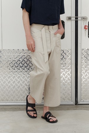 Belted wide nine pants (beige)