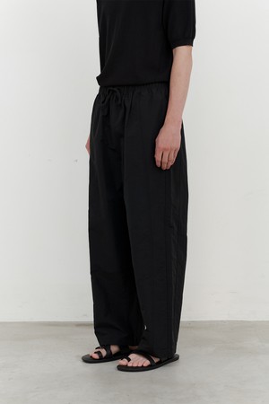 Twisted curved roll-up pants (black)