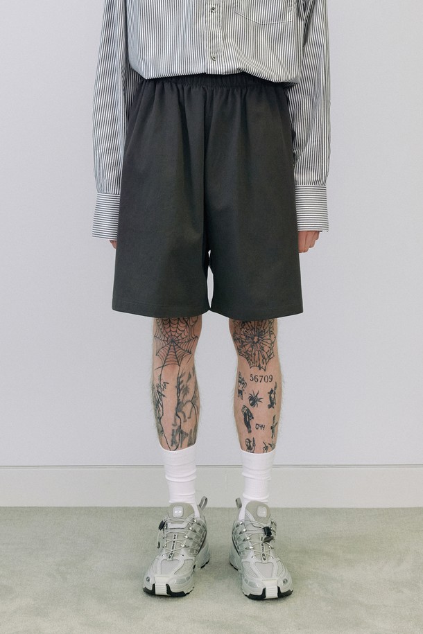 ENDOOR - 하프팬츠 - Uniform chino shorts (dark gray)