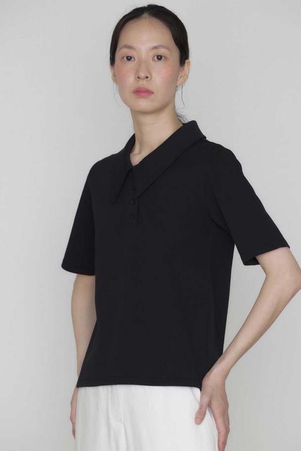 manuelle et guillaume - 반소매 티셔츠 - Peaked collar top black