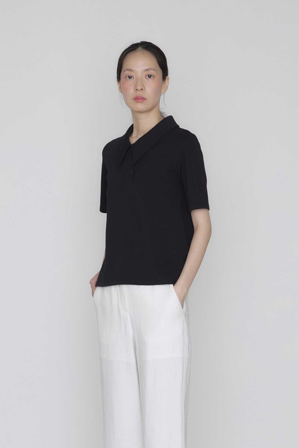 manuelle et guillaume - 반소매 티셔츠 - Peaked collar top black