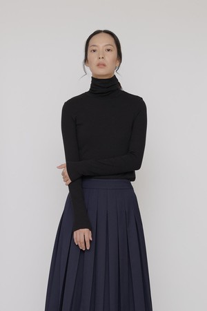 [재입고] Warm turtle neck top black