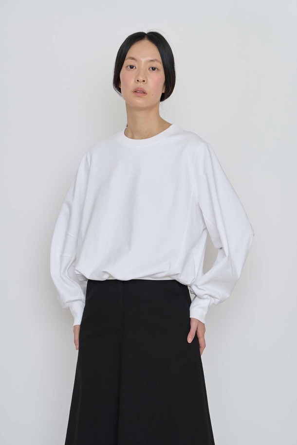 manuelle et guillaume - 스웻셔츠 - Volume cut sweat top off white