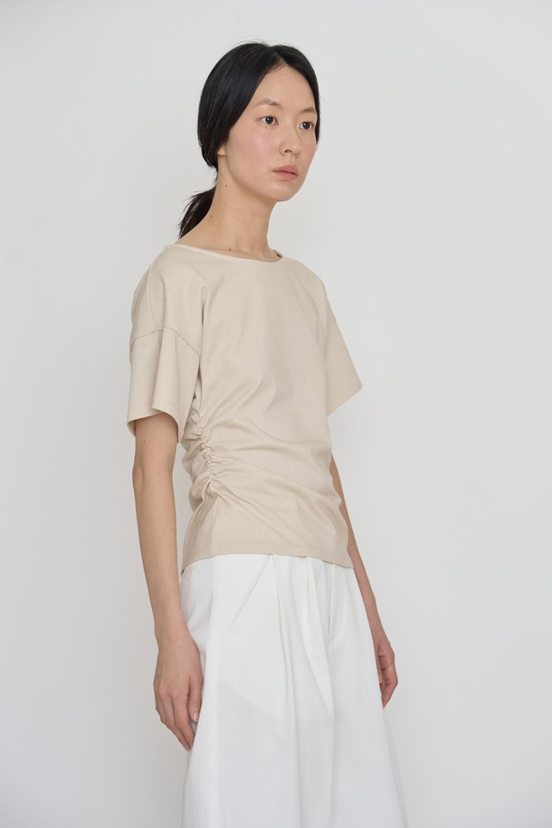 manuelle et guillaume - 반소매 티셔츠 - Unbalanced drop top cream beige