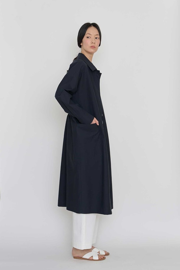 manuelle et guillaume - 코트 - Back shirring light coat navy