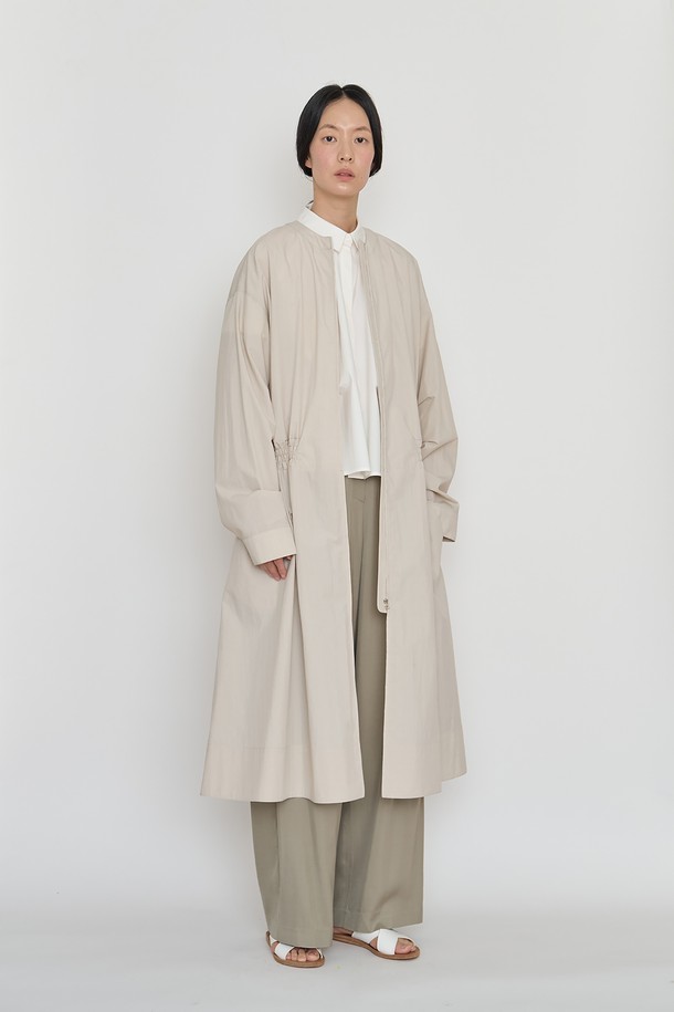 manuelle et guillaume - 코트 - Light breeze smoked coat beige