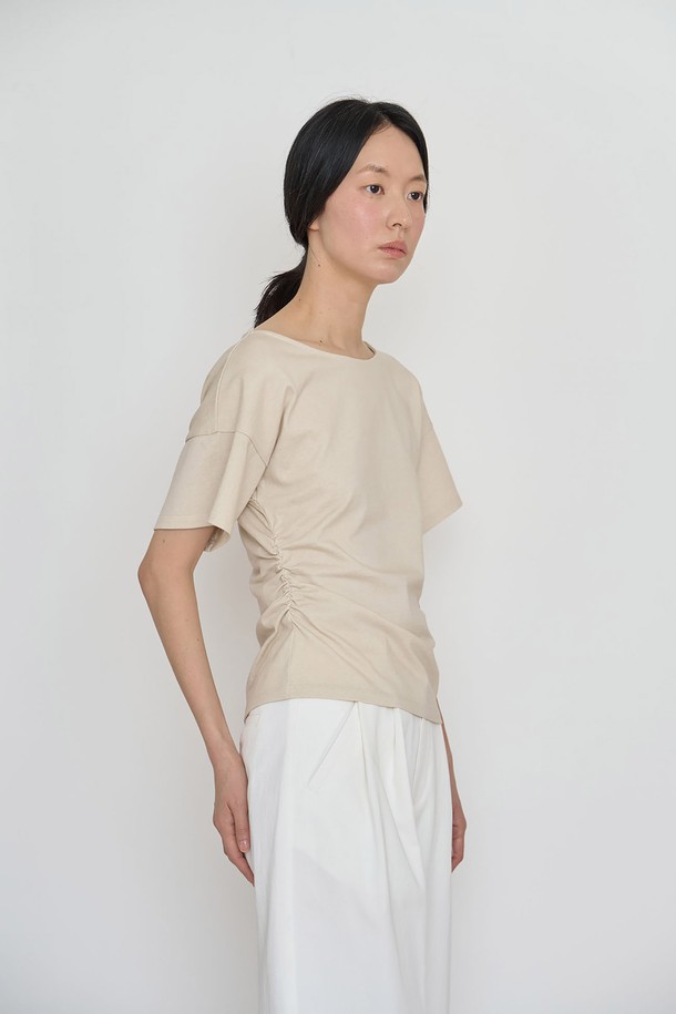 manuelle et guillaume - 반소매 티셔츠 - Unbalanced drop top cream beige