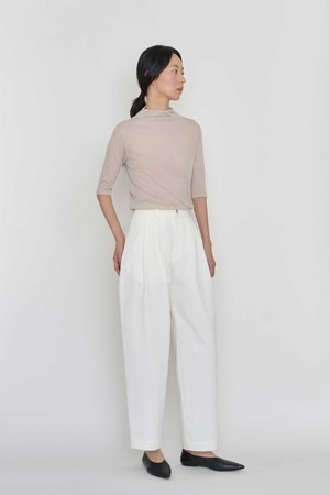 Curved cotton pants white