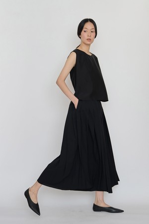 Light mood pleats pants