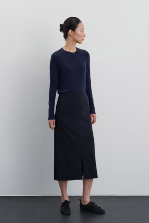 Noir fluide skirt
