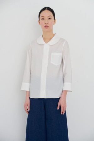 Flat round collar shirt warm white