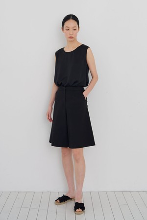 Soft tailored half pants