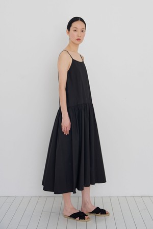 Soft back volume dress black