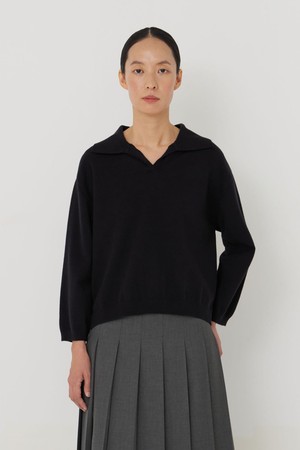 Modern collar knit black