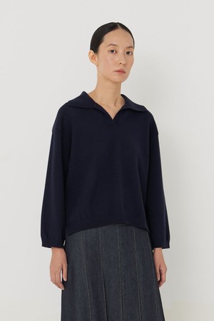 Modern collar knit navy