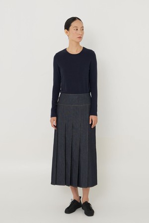 Pleated raw denim skirt