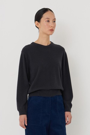 Classic neck cashmere knit charcoal
