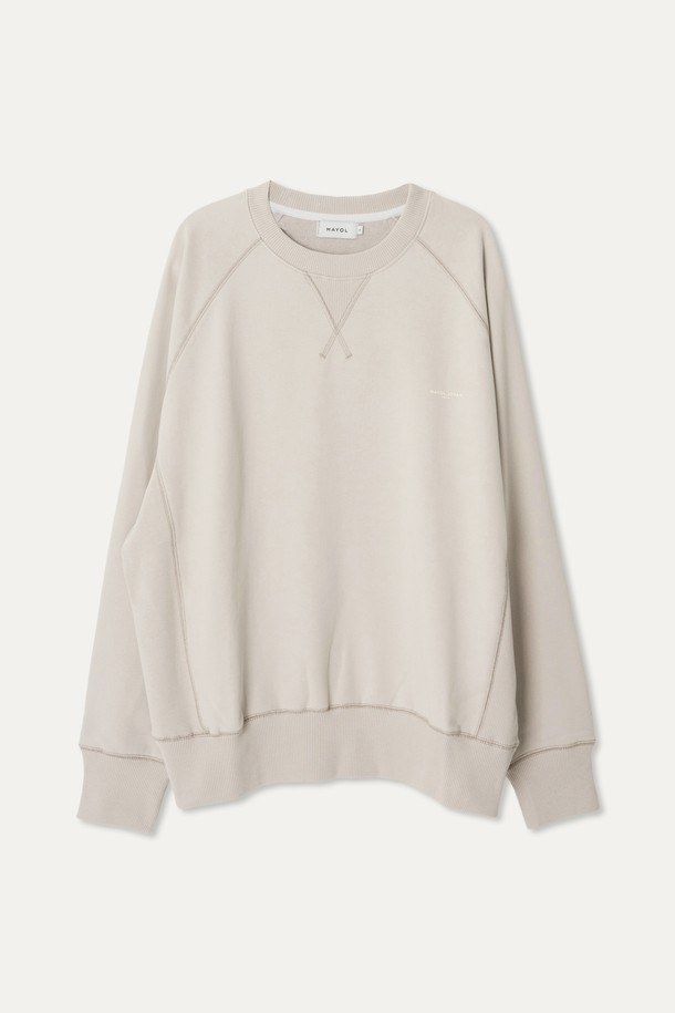 라이트 베이지, 라임, 페이드 블랙 세 가지 색상으로 출시된 래글런 스웨트셔츠입니다. 면과 폴리에스테르 혼방 소재로 제작되어 두꺼운 두께감을 자랑하며, 봄, 가을에 착용하기 좋습니다. 라운드넥 디자인에 긴 소매, 배색 스티치 디테일이 더해져 유니크한 스타일을 연출합니다. 몸판 옆선 시보리 원단 포인트로 활동성을 높였으며, 캐주얼, 미니멀, 클래식 스타일을 즐겨 입는 분들께 추천합니다. 동네 마실룩이나 산책룩으로 편안하게 착용하기 좋은 아이템입니다.
