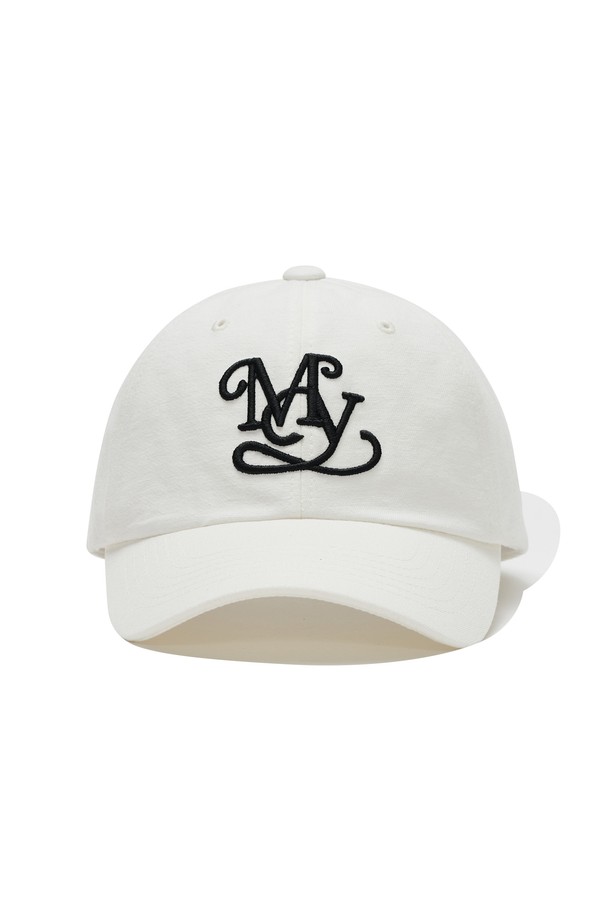 부드러운 면 소재로 제작된 시그니처 로고 볼캡은 깔끔한 실루엣과 전면의 시그니처 로고 자수 디자인이 돋보입니다. 뒷면 벨크로 스트랩으로 사이즈 조절이 용이하며, 봄, 여름, 가을철 일상에서 편안하게 착용할 수 있는 유니버설 핏의 공용 볼캡입니다. 화이트, 블랙 색상으로 제공됩니다.
