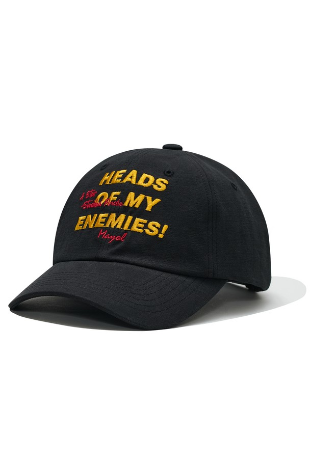 깔끔한 실루엣이 돋보이는 에너미 볼캡은 면 소재로 부드러운 촉감을 자랑하며, 블랙/화이트 색상으로 출시되었습니다. 앞면의 로고/프린트 디자인과 자수 장식이 포인트이며, 뒷면 벨크로 스트랩으로 사이즈 조절이 용이합니다. 일반적인 두께감으로 봄, 여름, 가을에 착용하기 좋고, 일상에서 편안하게 착용할 수 있는 공용 볼캡입니다.
