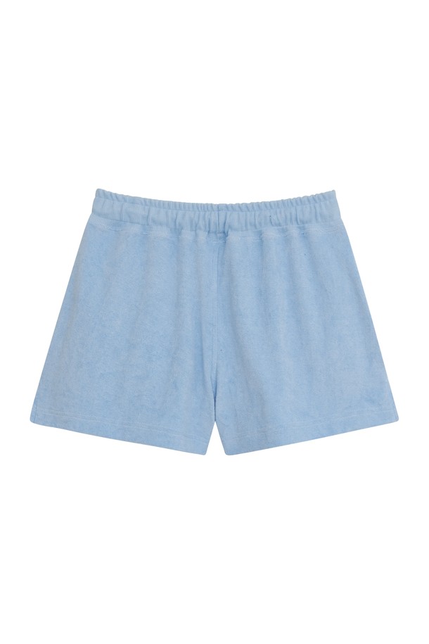 부드럽고 폭신한 코튼 플리스 소재의 여성용 테리 트임 쇼츠입니다. 와이드핏으로 편안한 착용감을 선사하며, 밑단 트임 디테일로 포인트를 더했습니다. 스카이블루와 블랙 두 가지 색상으로 출시되었으며, 데일리웨어, 휴양지, 운동 등 다양한 상황에서 활용 가능합니다. 루프 구조의 테리 소재는 수분 흡수력이 뛰어나 여름철에도 쾌적하게 입을 수 있습니다.
