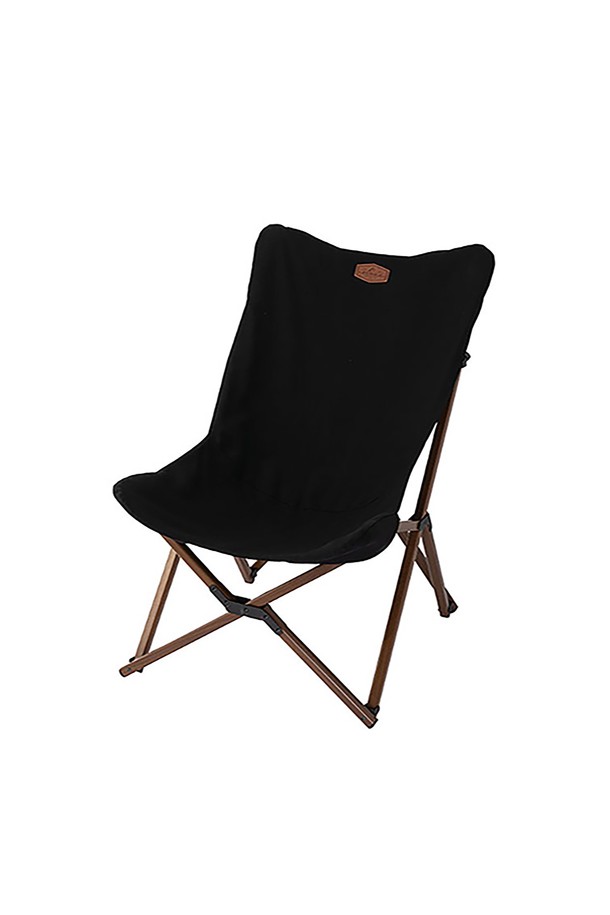 코베아 WS 캔버스 롱 체어는 캠핑과 실내외 휴식을 위한 접이식 릴렉스 체어입니다. 아이보리, 블랙 색상으로 출시되었으며, 알루미늄과 캔버스 소재를 사용하여 튼튼하면서도 편안한 착석감을 제공합니다. 우드 스타일의 특수 가공 프레임과 캔버스 시트의 조화가 돋보이며, 시트 분리가 가능하여 세척 및 관리가 용이합니다. 지퍼 방식의 수납 케이스에 컴팩트하게 보관할 수 있어 휴대성이 뛰어나며, 최대 100kg까지의 하중을 견딜 수 있습니다.
