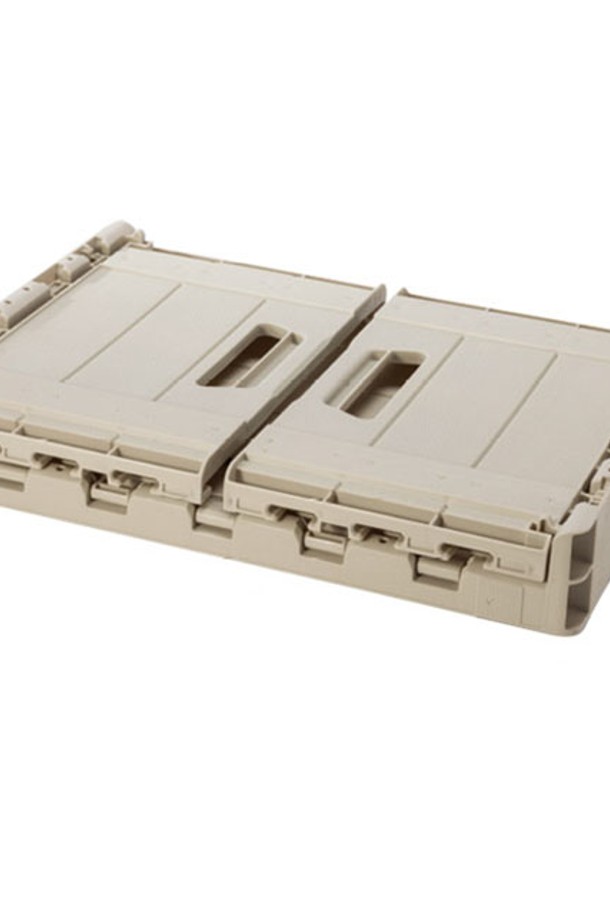 코베아 폴딩박스는 캠핑과 일상생활에서 다용도로 활용 가능한 대형 수납함입니다. 우드 스타일 디자인과 아이보리, 다크브라운 두 가지 색상으로 출시되어 감성적인 분위기를 연출합니다. 튼튼한 PPC와 POM 소재로 제작되었으며, 앞면 개폐가 가능하여 편리하게 물건을 꺼내고 넣을 수 있습니다. 접이식으로 콤팩트하게 보관이 가능하며, 손잡이가 있어 이동이 용이합니다. 넉넉한 수납공간과 적층 기능을 통해 공간 활용도를 높일 수 있습니다.
