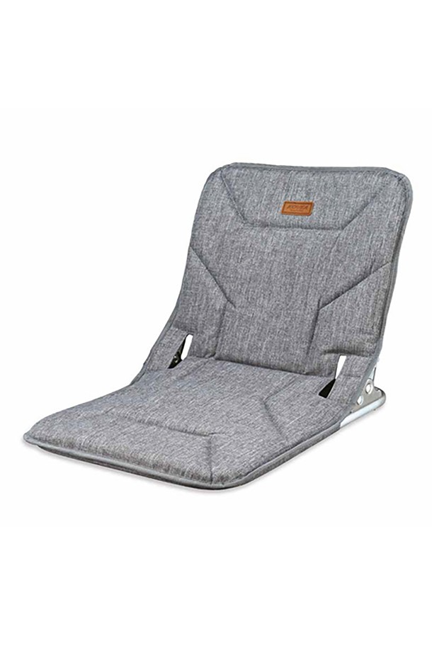 캠핑, 피크닉 등 아웃도어 활동에 적합한 코베아 리클라이너 그라운드 체어입니다. 알루미늄과 폴리옥스포드 소재로 제작되었으며, 5단계 등받이 각도 조절, 접이식 기능, 이동용 손잡이, 시트 분리 및 세탁 가능 등 다양한 기능을 제공합니다. 그레이 색상의 캐주얼한 스타일로, 기어 보호 밴드까지 장착되어 있습니다.
