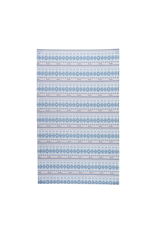 코베아 테이블 보 5 L는 캠핑과 피크닉 등 야외 활동에 적합한 테이블보입니다. 감성적인 패턴과 블루 컬러를 사용하여 시각적인 즐거움을 더하며, 폴리에스테르 소재에 PU 코팅, 방수, 발수, 오염 방지 기능으로 실용성을 높였습니다. 스톤 홀드 시스템과 습기 방지 기능, 코팅 원단으로 제작되어 쾌적한 사용 환경을 제공합니다.
