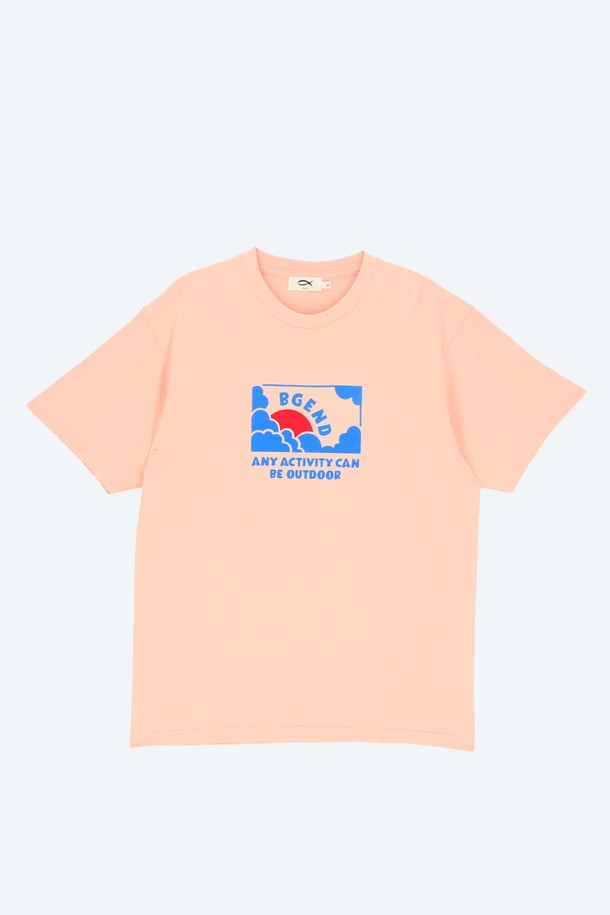 선라이즈 프린트 핑크 티셔츠는 20수 고밀도 면 원단을 사용하여 부드러운 촉감과 편안한 착용감을 제공합니다. 수축 및 변형을 최소화하는 이중 가공 처리로 옷 모양의 변형 없이 오래 입을 수 있습니다. 라운드넥 디자인과 반소매 기장으로 제작되었으며, 캐주얼하고 미니멀한 스타일을 연출하기 좋습니다. 봄, 여름철 일상복이나 가벼운 외출 시 동네 마실룩, 카페룩으로 활용하기 좋은 아이템입니다. 프린트 패턴이 돋보이는 크롭 기장의 티셔츠입니다.
