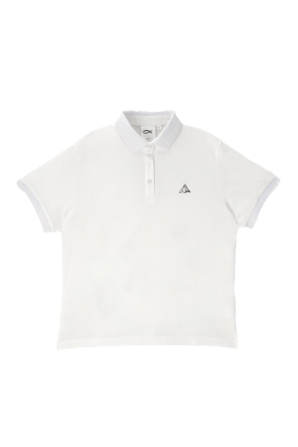 화이트 색상의 로고 프린트 PK 티셔츠입니다. 유니섹스 디자인으로 봄, 여름 시즌에 활용하기 좋습니다. 폴리에스터 소재로 제작되어 가볍고 시원한 착용감을 선사하며, 최소한의 주름으로 관리가 용이합니다. 캐주얼, 미니멀, 클래식 스타일을 모두 소화하며, 동네 마실룩이나 여행룩에 매치하기 좋습니다. 레귤러 핏, 반소매, 카라넥 디자인으로 편안하면서도 세련된 스타일을 연출해 보세요.
