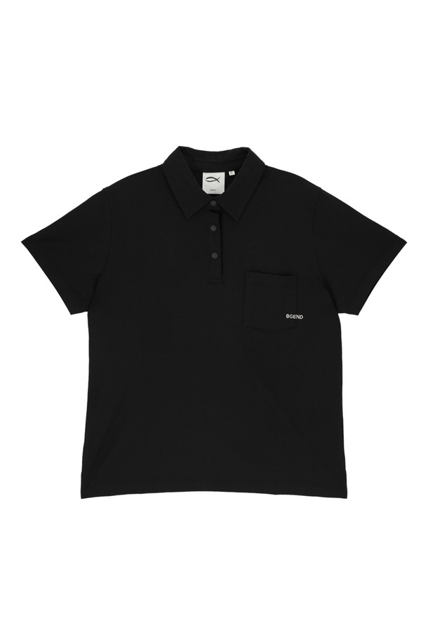 **포켓 PK 티셔츠 블랙**

베이직하고 캐주얼한 스타일의 포켓 PK 티셔츠입니다. 남녀 공용으로 착용 가능하며, 봄, 여름 시즌에 적합합니다. 가볍고 부드러운 폴리에스테르 소재로 제작되어 흡습 및 통기성이 우수합니다. 레귤러 기장에 블랙, 화이트, 스카이블루 3가지 컬러로 출시되었으며, 로고 패턴과 포켓 디테일이 특징입니다. 데이트룩, 여행룩 등 다양한 TPO에 활용하기 좋습니다.
