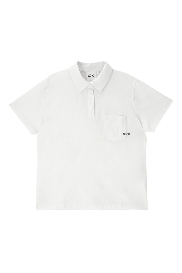 화사하고 깔끔한 매력의 포켓 PK 티셔츠 화이트입니다. 남녀 모두 착용 가능한 유니섹스 디자인으로 일상과 아웃도어 활동에 적합하며, 봄, 여름 시즌에 시원하게 입을 수 있습니다. 부드러운 폴리에스테르 소재로 제작되어 얇고, 흡습 및 통기성이 뛰어나 쾌적한 착용감을 선사합니다. 베이직하고 캐주얼한 스타일로 데이트룩, 여행룩 등 다양한 TPO에 활용 가능하며, 포켓 디테일이 돋보이는 미니멀하고 클래식한 디자인입니다. 폴로넥 칼라와 반소매 기장으로 세련된 분위기를 연출합니다.
