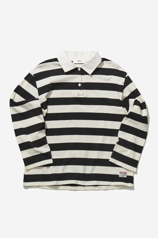 세련된 스타일을 연출하는 폴로 카라 럭비 티셔츠 블랙입니다. 면 소재로 제작되어 편안한 착용감을 선사하며, 봄, 가을 계절에 적합합니다. 루즈핏과 긴 소매, 폴로넥 디자인으로 캐주얼하면서도 클래식한 무드를 자아냅니다. 블랙과 화이트 컬러의 스트라이프 패턴이 돋보이며, 손목 밴드 없는 프리 디자인과 자수 심볼 디테일이 특징입니다. 데이트룩, 카페룩 등 다양한 TPO에 맞춰 멋스럽게 연출할 수 있습니다.
