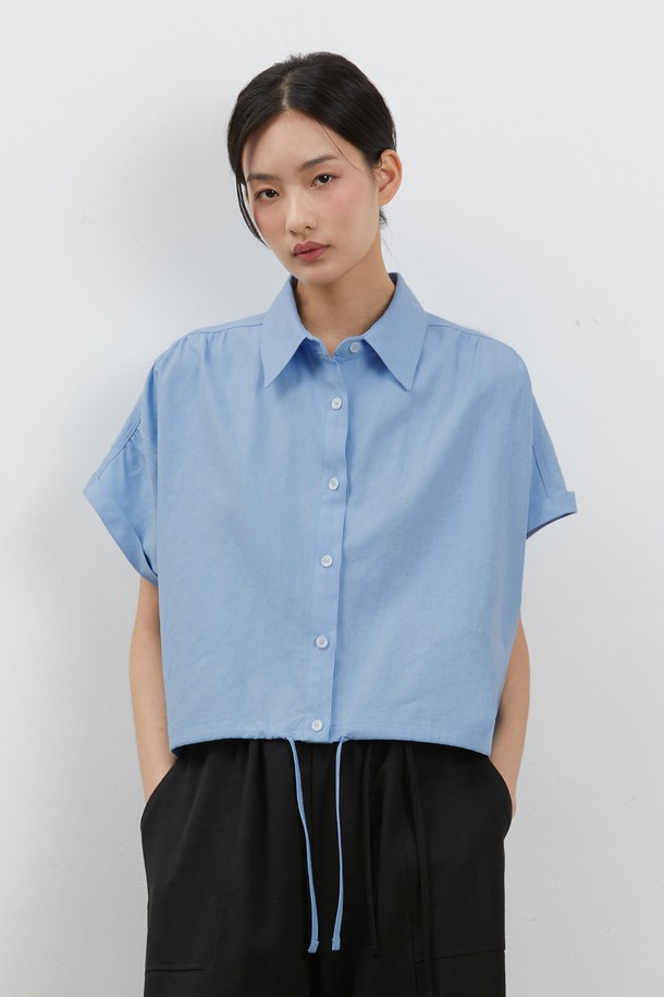 RYUL+WAI: - 블라우스 - LINEN SHIRRING CROP BLOUSE BLUE