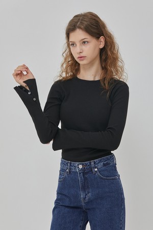 BELL SLEEVE BUTTON KNIT BLACK