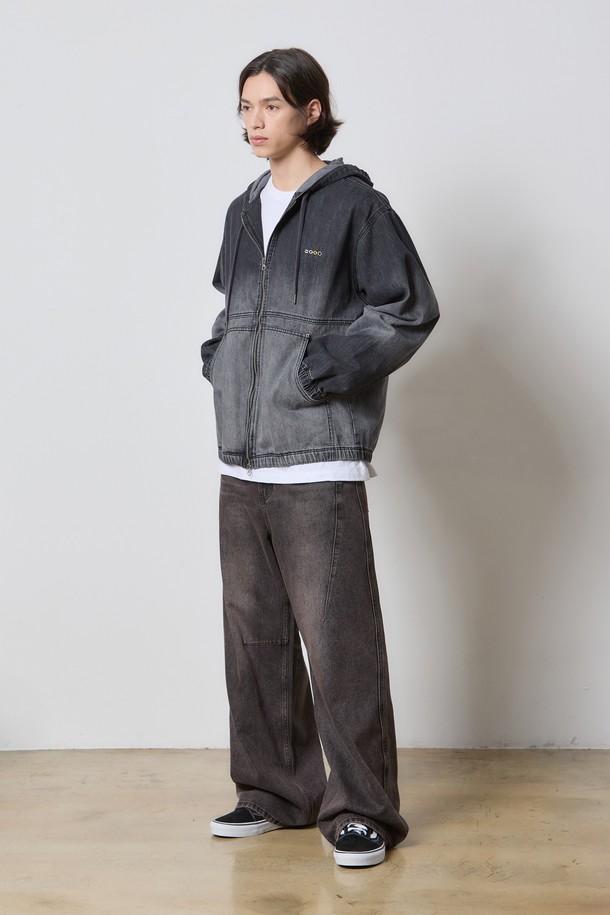 DENIM HOOD JUMPER BLACK K5 (데님 후드 점퍼 블랙 K5)는 남성만을 위한 캐주얼 데님 후드 집업입니다. 봄, 가을에 적합하며, 워싱 처리된 블랙 데님 소재와 릴랙스 핏으로 편안한 착용감을 제공합니다. 투웨이 지퍼, 그라데이션 워싱, 립 디테일, 후드 스타일이 특징이며, 레이어드하여 다양한 스타일을 연출할 수 있습니다. 동네 마실룩, 캐주얼, 스트리트, 미니멀 스타일을 즐기는 분들께 추천합니다.
