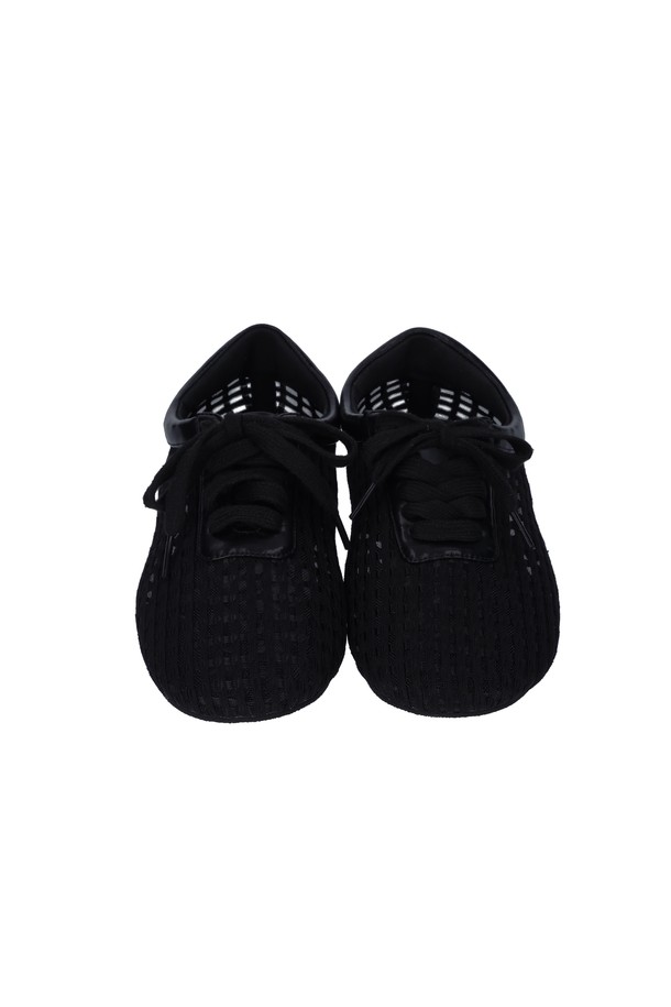 에어리 메시 플랫(블랙)은 시원하고 편안한 여름을 위한 여성 플랫슈즈입니다. 라운드 앞코 디자인에 블랙 컬러, 무지 패턴으로 어떤 스타일에도 잘 어울립니다. 메쉬, 합성가죽, 시폰 소재를 사용하여 통기성이 뛰어나며, 1cm 플랫 굽에 쿠션 인솔로 편안한 착용감을 제공합니다. 레이스업 디자인과 로우컷 탑라인이 발을 더욱 돋보이게 해주며, 브리더블 디자인으로 답답함 없이 시원하게 신을 수 있습니다. 데이트룩, 쇼핑룩 등 다양한 TPO에 미니멀, 캐주얼, 클래식 스타일을 연출해보세요.
